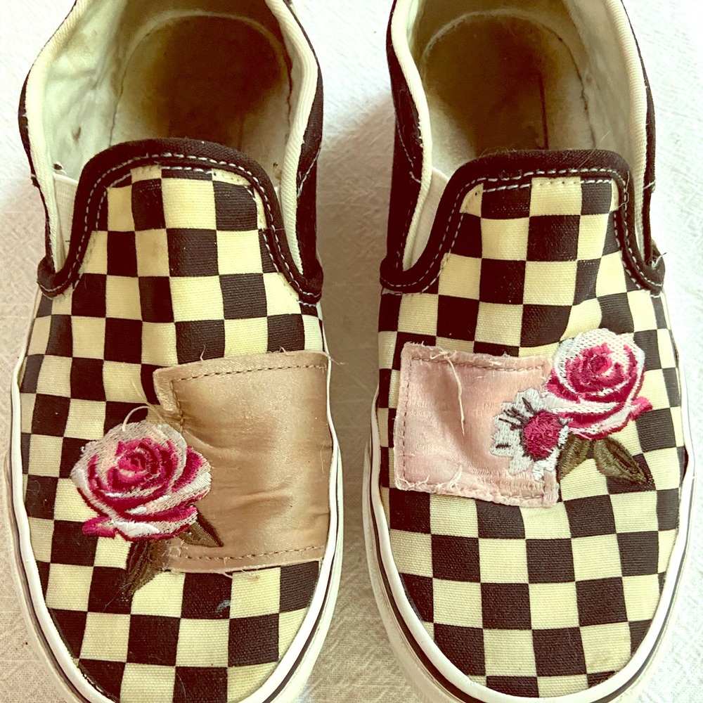 Sz 7.5 girls vans with rose appliqué